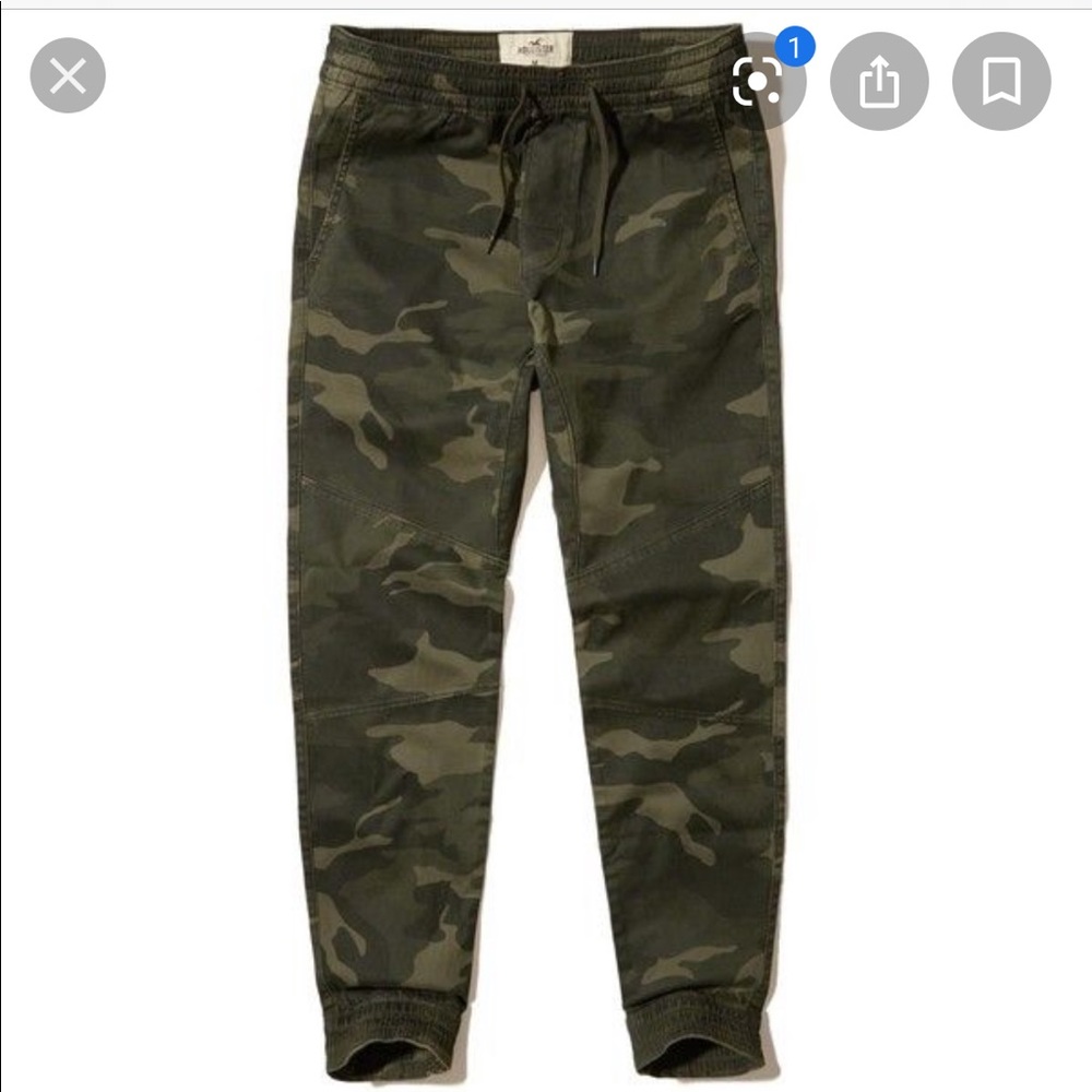 Hollister Men’s camo joggers